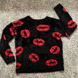 Forever 21 thick, soft crew sweater with red lip print